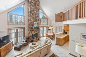 3BDR Mountain Retreat with Hot Tub and Stunning Views